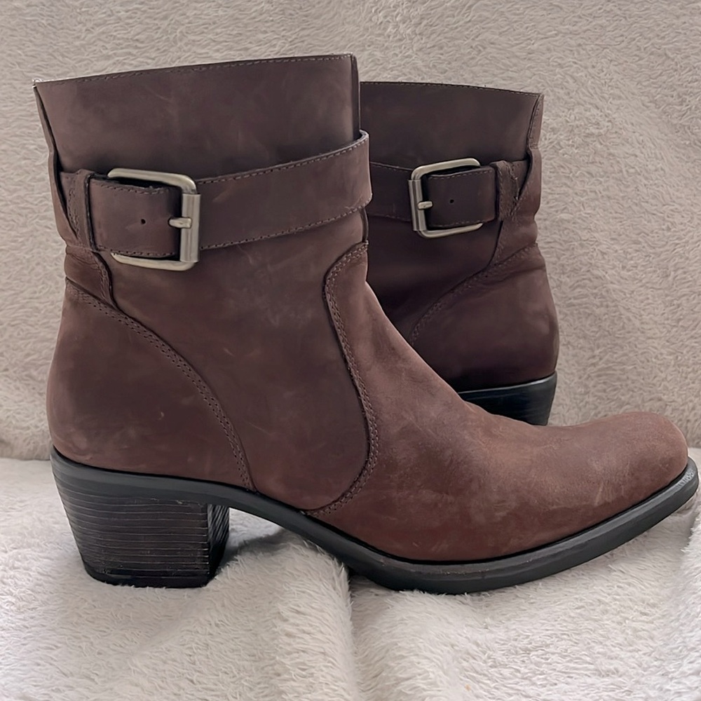 Cole Hahn Women’s Boots Size 8